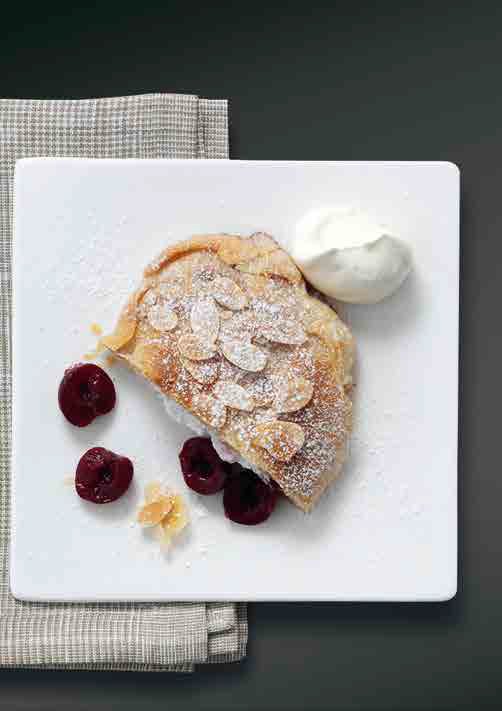 Strudel Mit Ricotta Und Kirschen